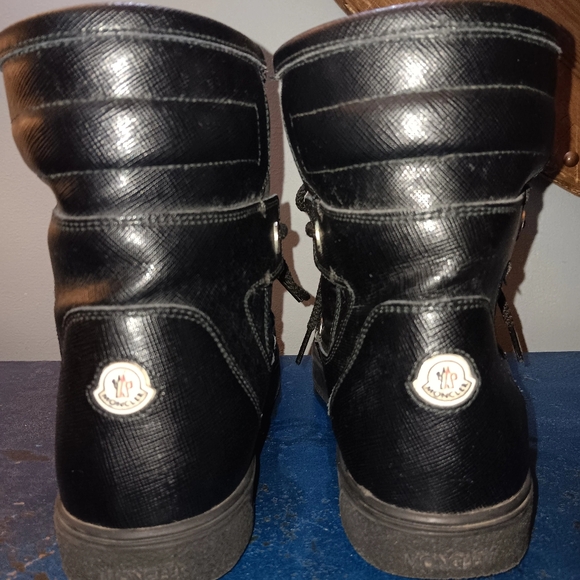Moncler boots - Picture 1 of 5